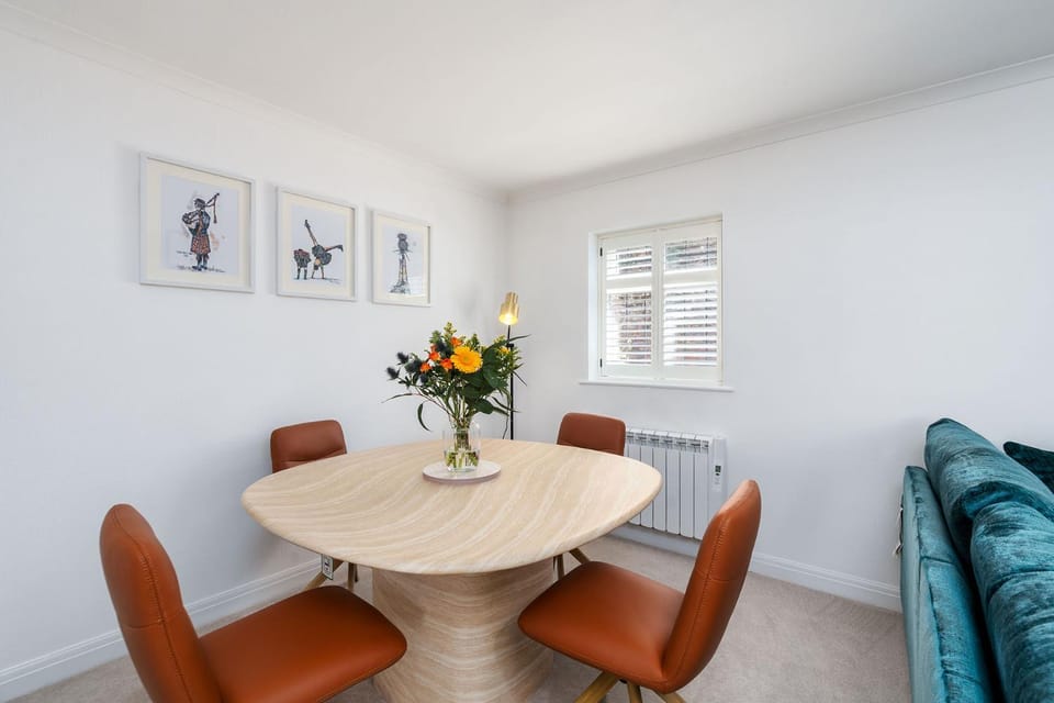 Seating area, Dining area