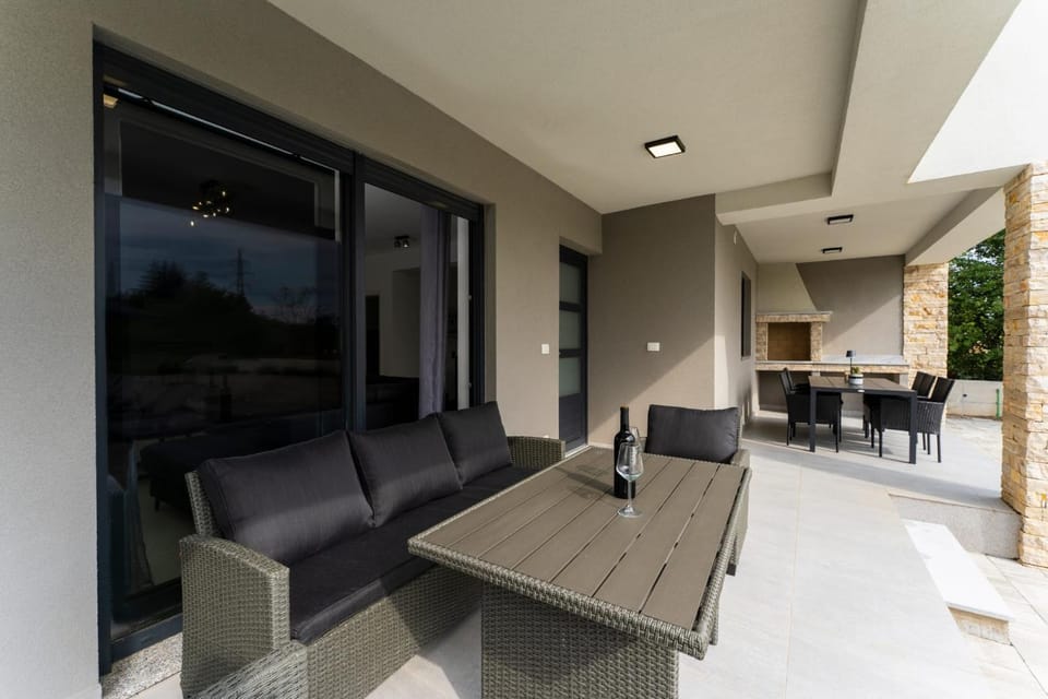Day, Balcony/Terrace, Seating area