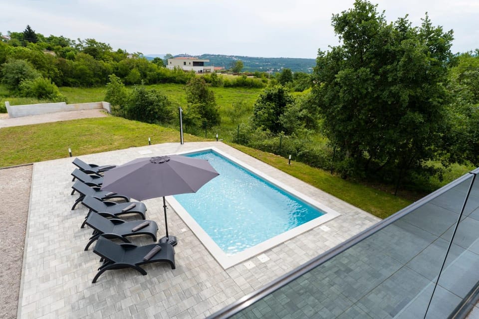 Patio, Day, Natural landscape, Mountain view, Pool view, Swimming pool, sunbed