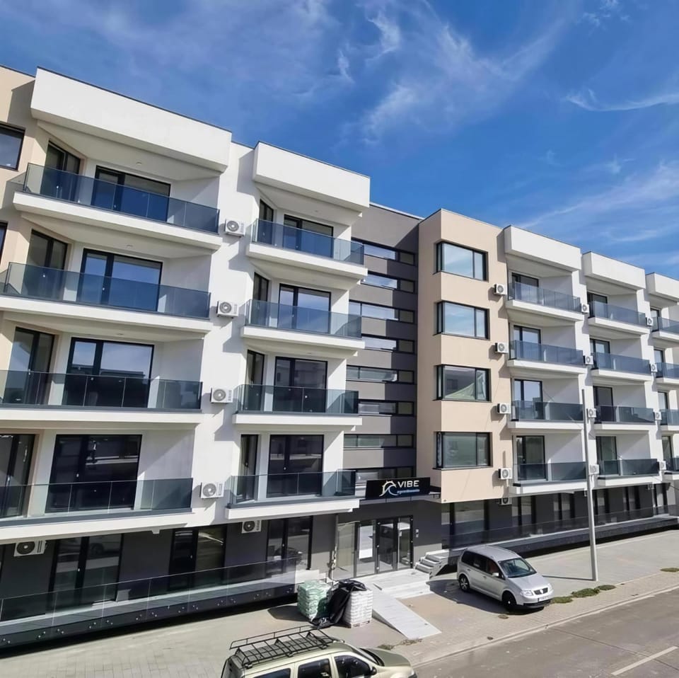 Property building, Street view, Location