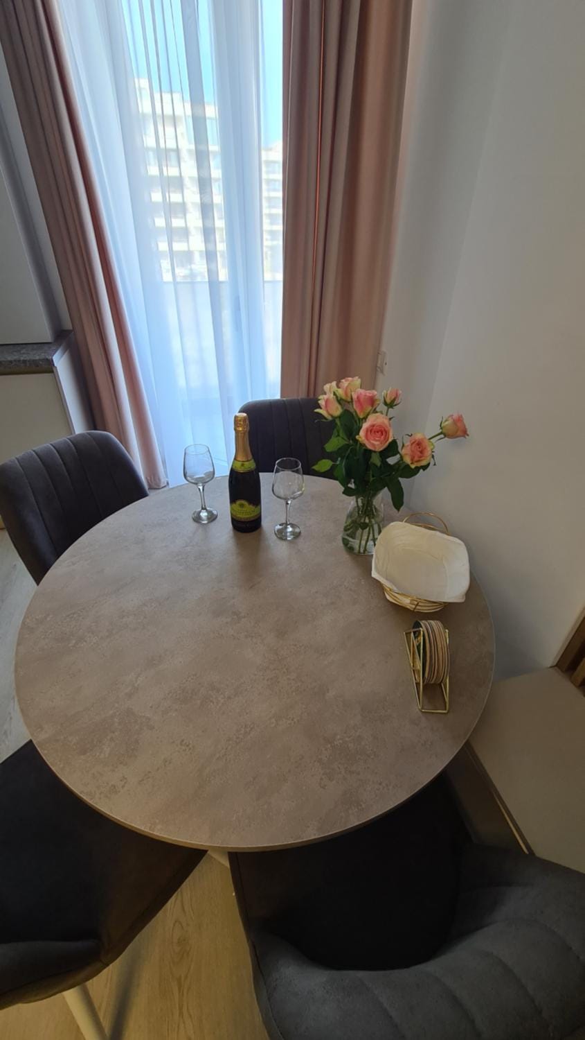 Food and drinks, Dining area