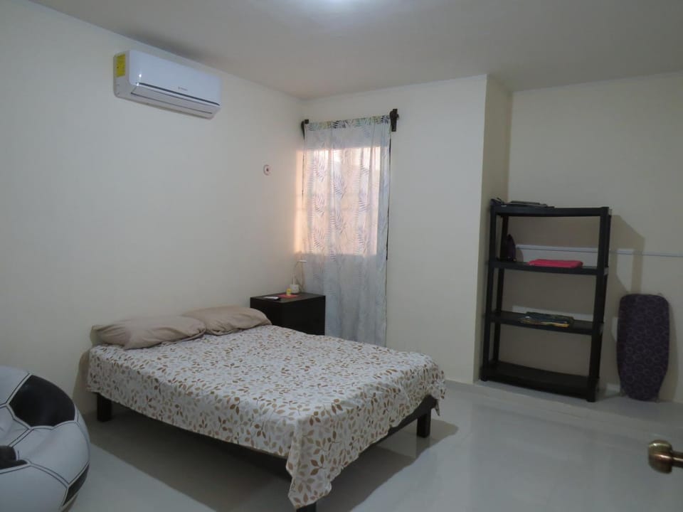 Staff, Bed, People, TV and multimedia, Bedroom, air conditioner