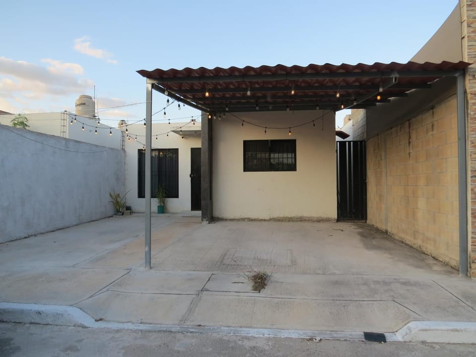 Facade/entrance, Seating area, Parking