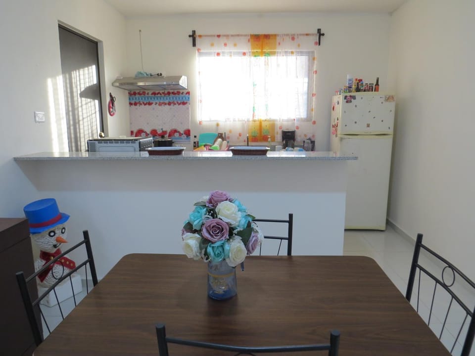 Kitchen or kitchenette, Food and drinks, kitchen