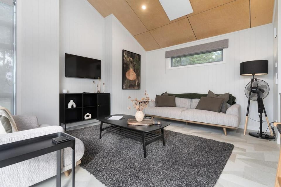 White Rock Retreat-Whare Iti House in Martinborough