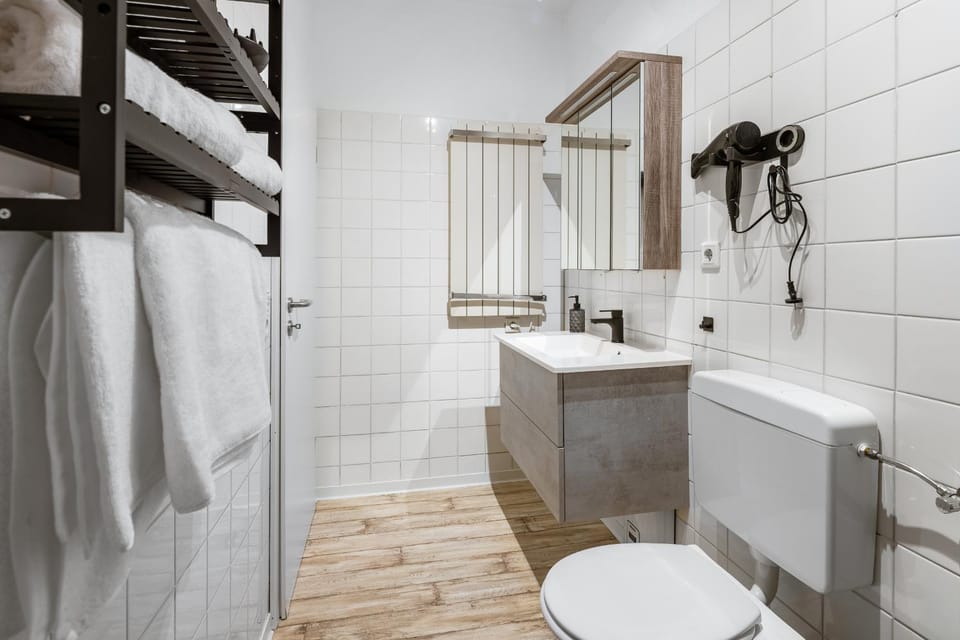 Bathroom, towels