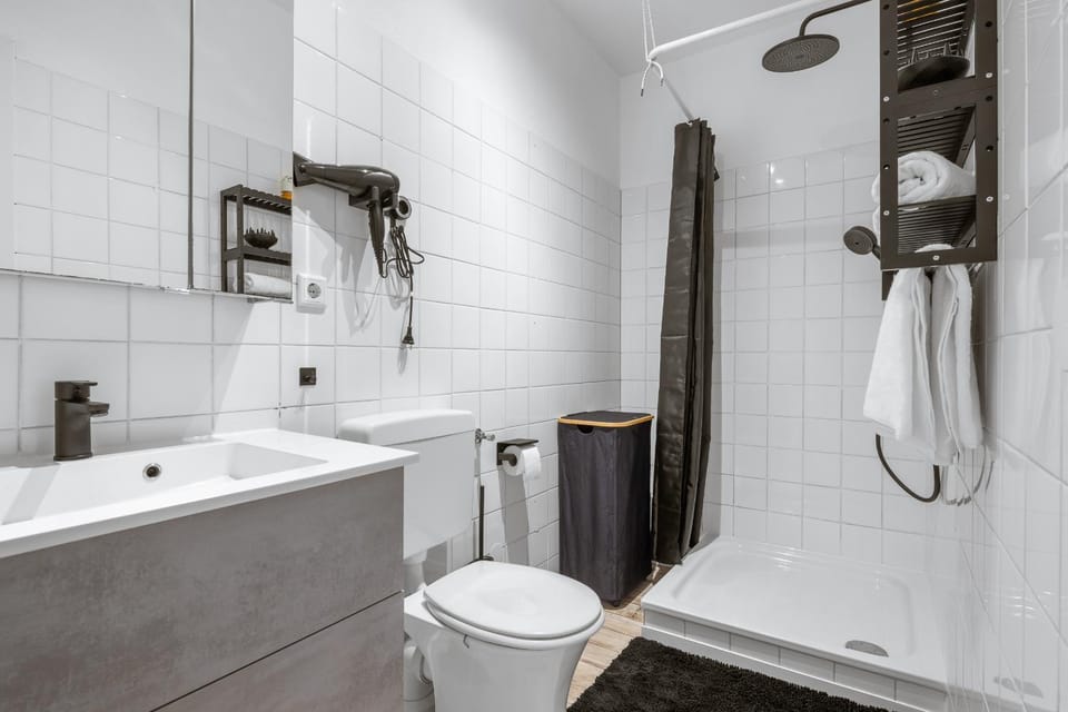 Shower, Bathroom, hair dryier, towels