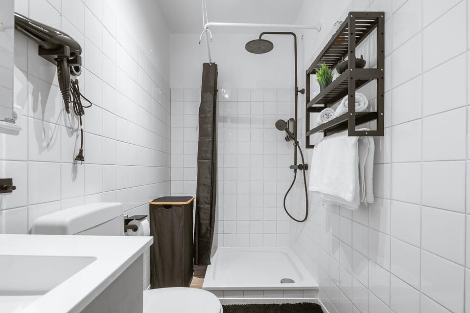 Shower, Bathroom, hair dryier, towels