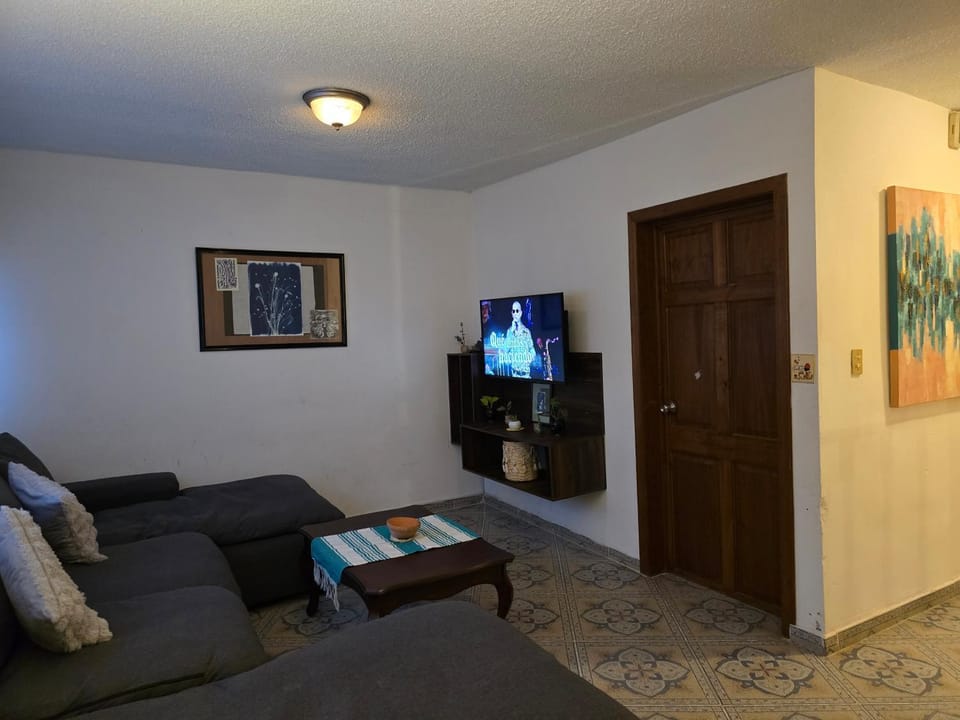 Communal lounge/ TV room, TV and multimedia, Living room