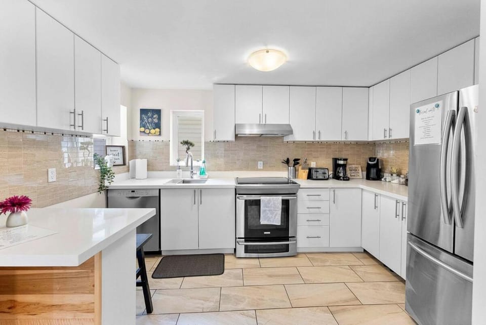 Cozy Family Retreat Minutes From the Falls and Pet Friendly House in Niagara Falls