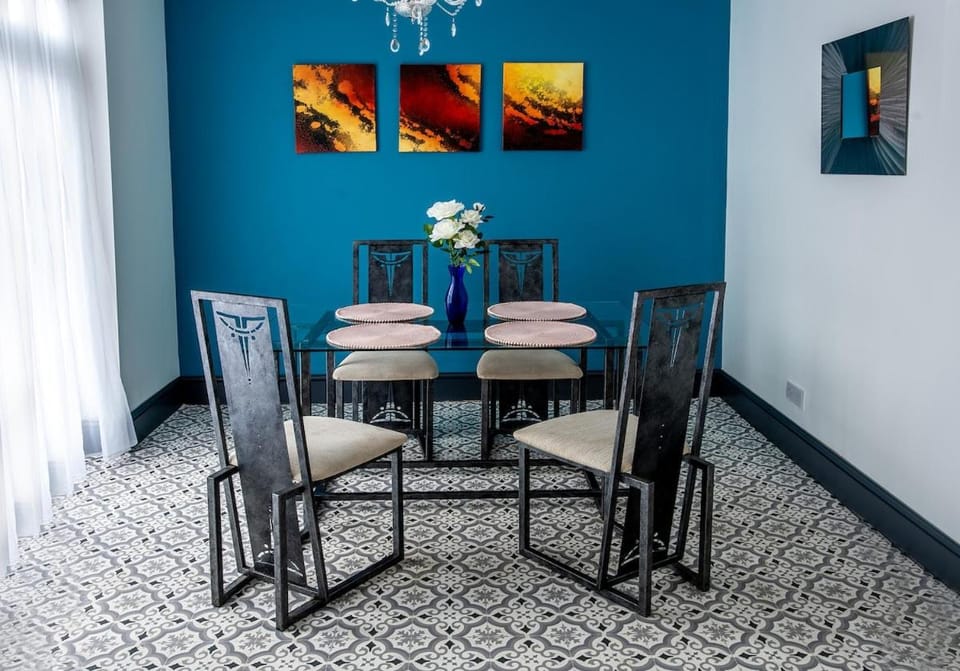 Stylish 3 bedroom Wigan House sleeps 7 House in Wigan