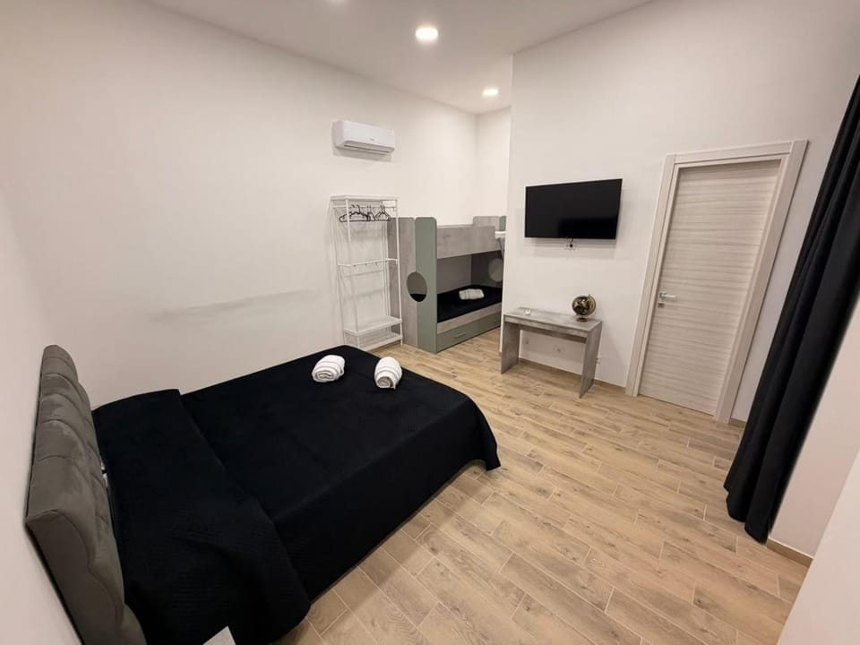 Bed, TV and multimedia, Bedroom, air conditioner
