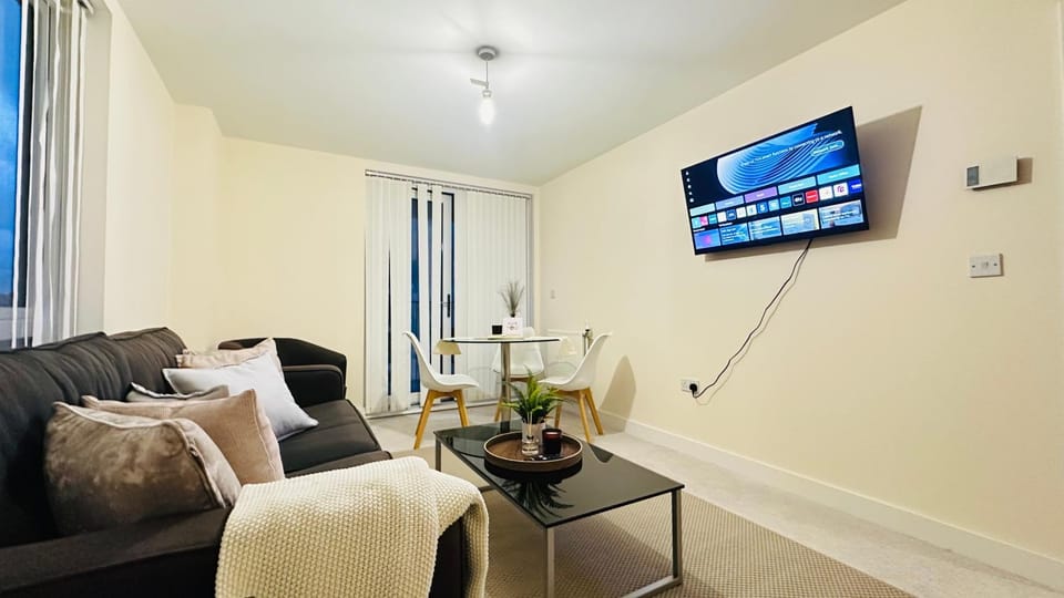 2 Bed 2 Bath Apartment, 10 Sec to station, Ideal for long stays Apartment in Edgware