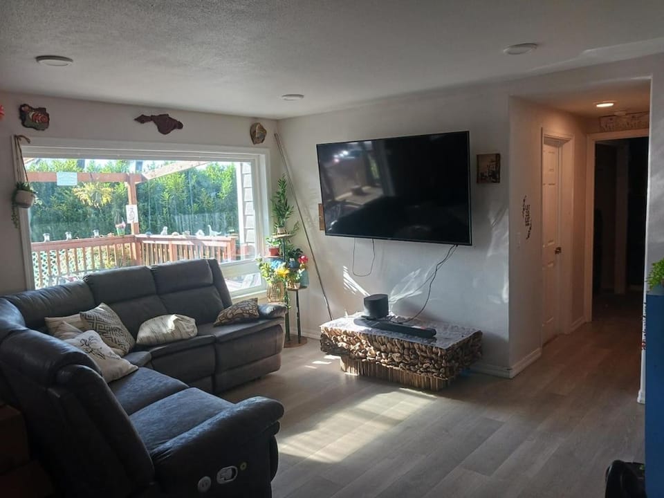 Pet-friendly Coastal Butterfly Retreat House in Oregon