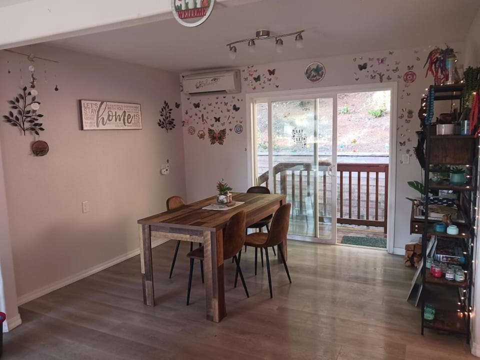 Pet-friendly Coastal Butterfly Retreat House in Oregon