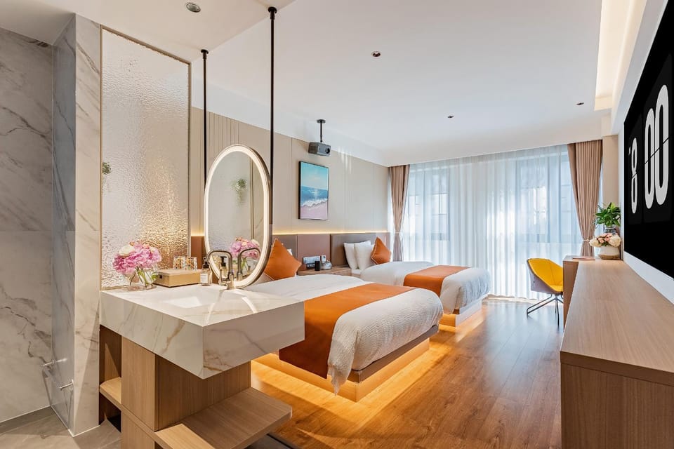 Bed, TV and multimedia, Photo of the whole room, Bedroom
