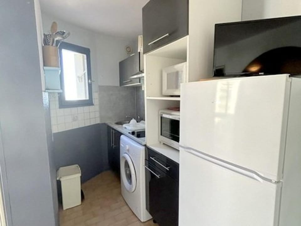 Studio cabine confortable pour 4 pers, accès plage, parking sécurisé Cabin in Le Barcarès