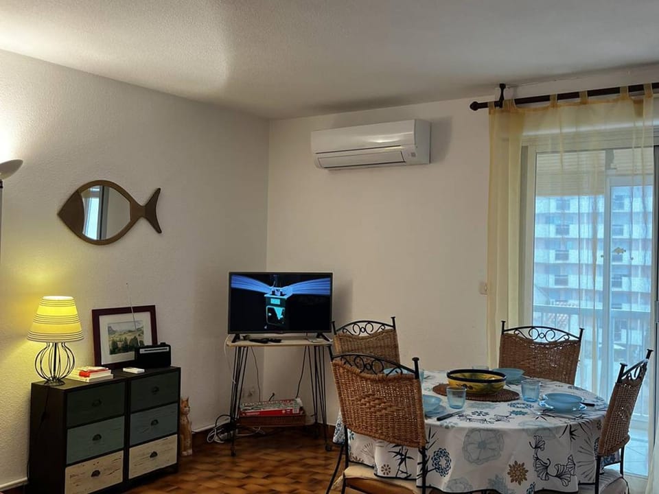 T2 lumineux au port, climatisation, loggia avec vue, parking inclus Apartment in Canet-en-Roussillon