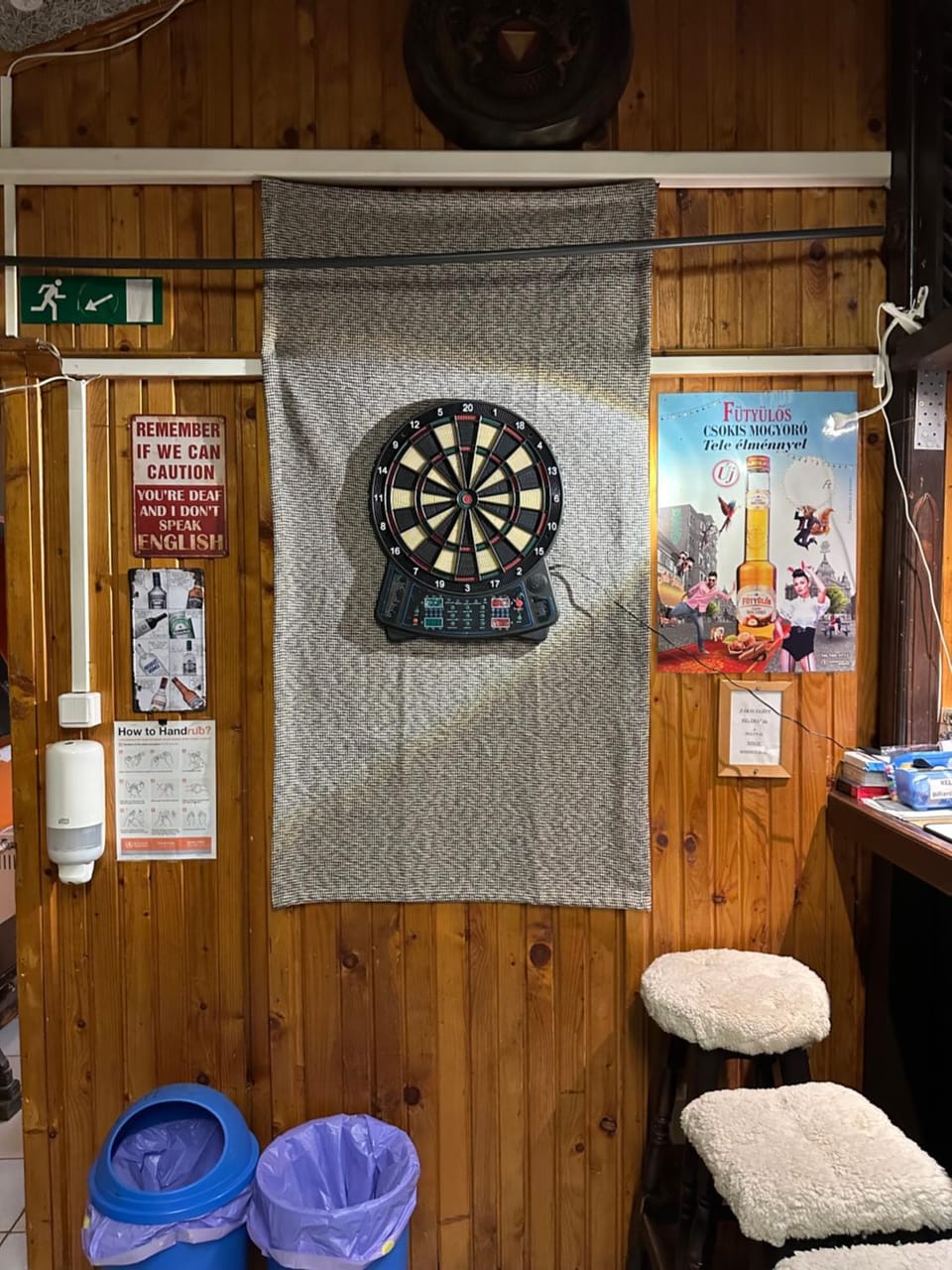 Former pub 6 for stag do, mens cave Apartment in Budapest
