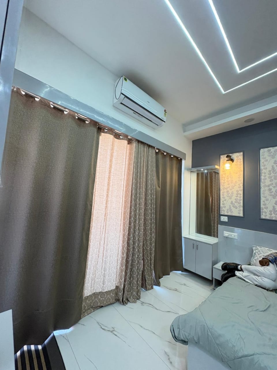 Prime stay luxury studio Apartment hotel in Noida