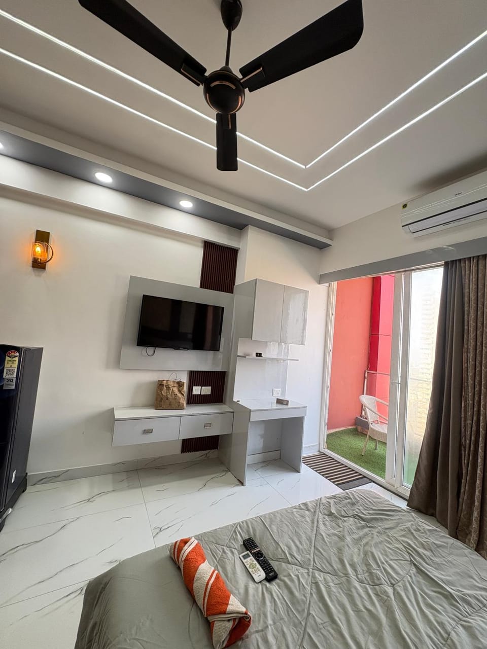 Prime stay luxury studio Apartment hotel in Noida
