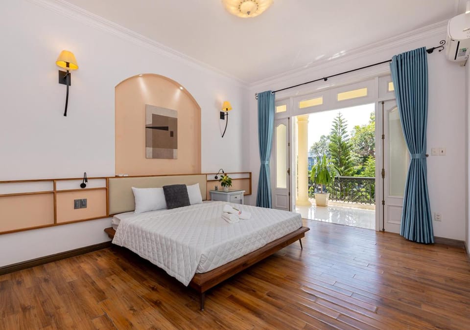 Bed, View (from property/room), Balcony/Terrace, Photo of the whole room, Bedroom, towels