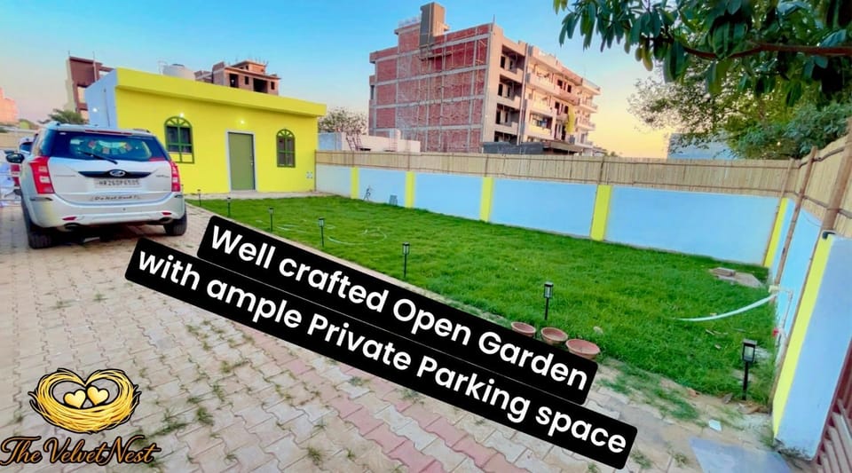 Property building, Garden, Garden view, Garden view, Parking