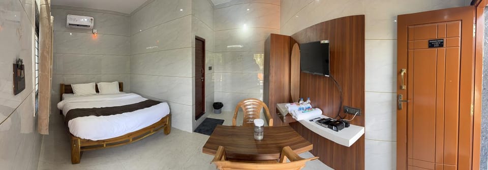 Bed, TV and multimedia, Bedroom, wardrobe