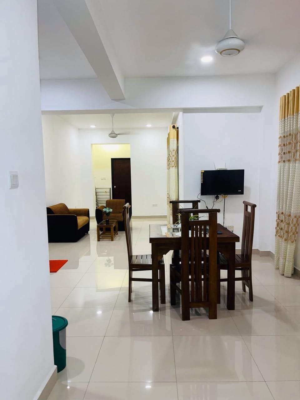 TV and multimedia, Living room, Seating area, Dining area