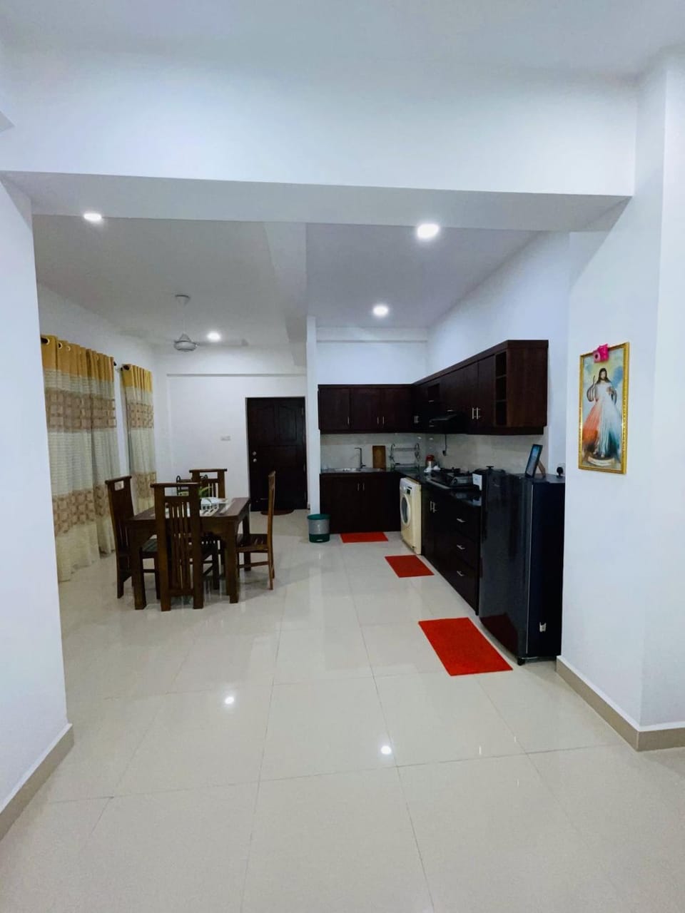 Kitchen or kitchenette, Dining area, oven