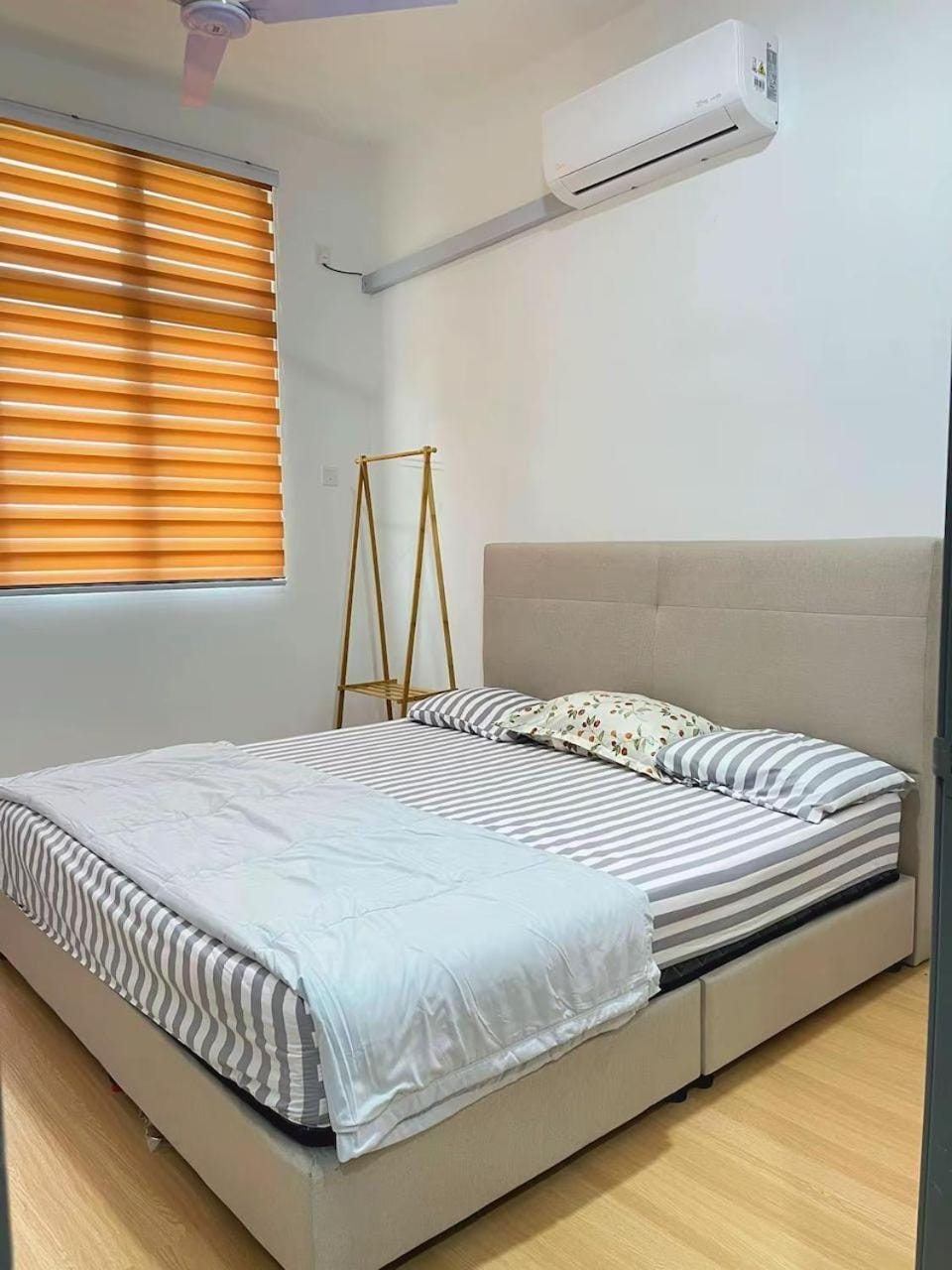 Bed, Bedroom, air conditioner