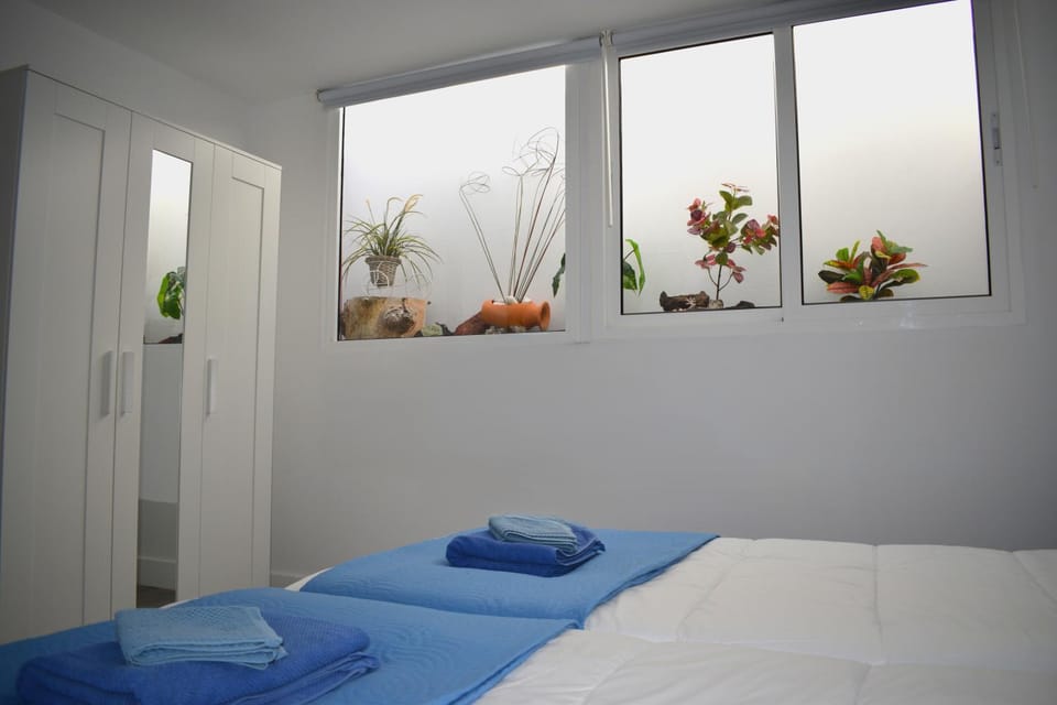 Bed, Decorative detail, wardrobe
