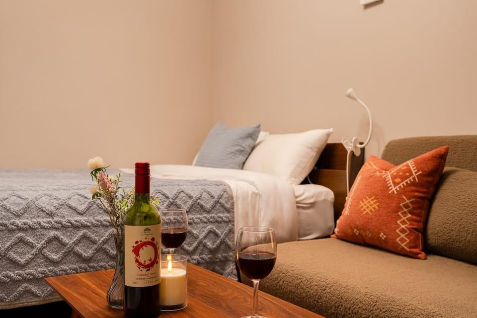 Bed, Living room, Bedroom
