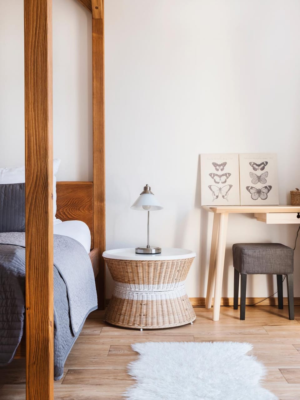 Bed, Seating area, Bedroom