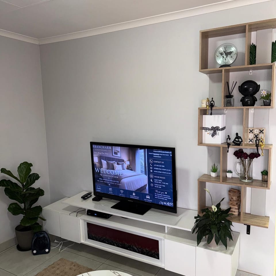 Communal lounge/ TV room, TV and multimedia, Evening entertainment