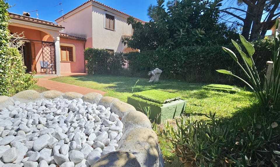 Property building, Facade/entrance, Garden