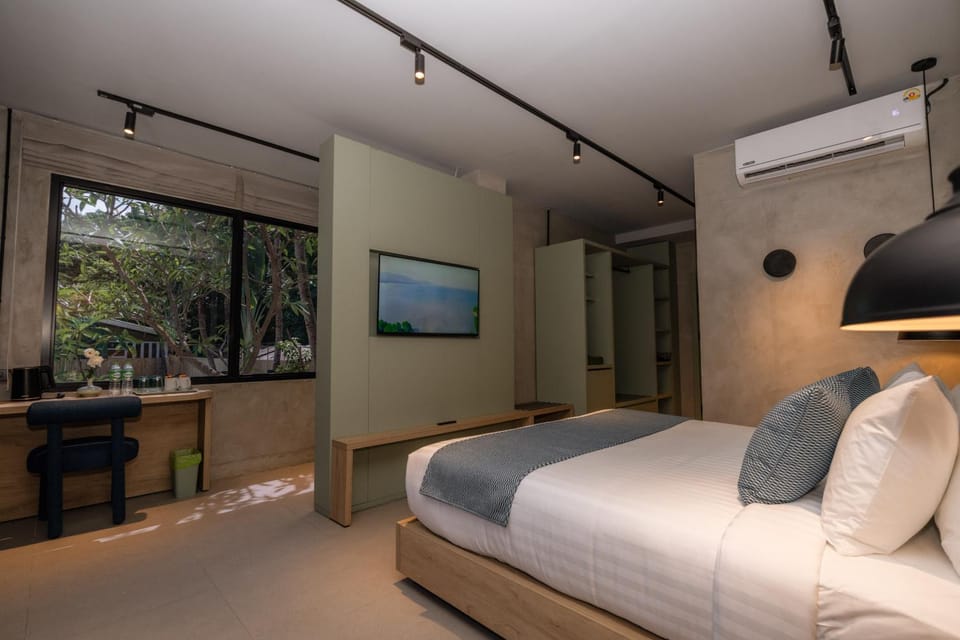 Photo of the whole room, Bedroom