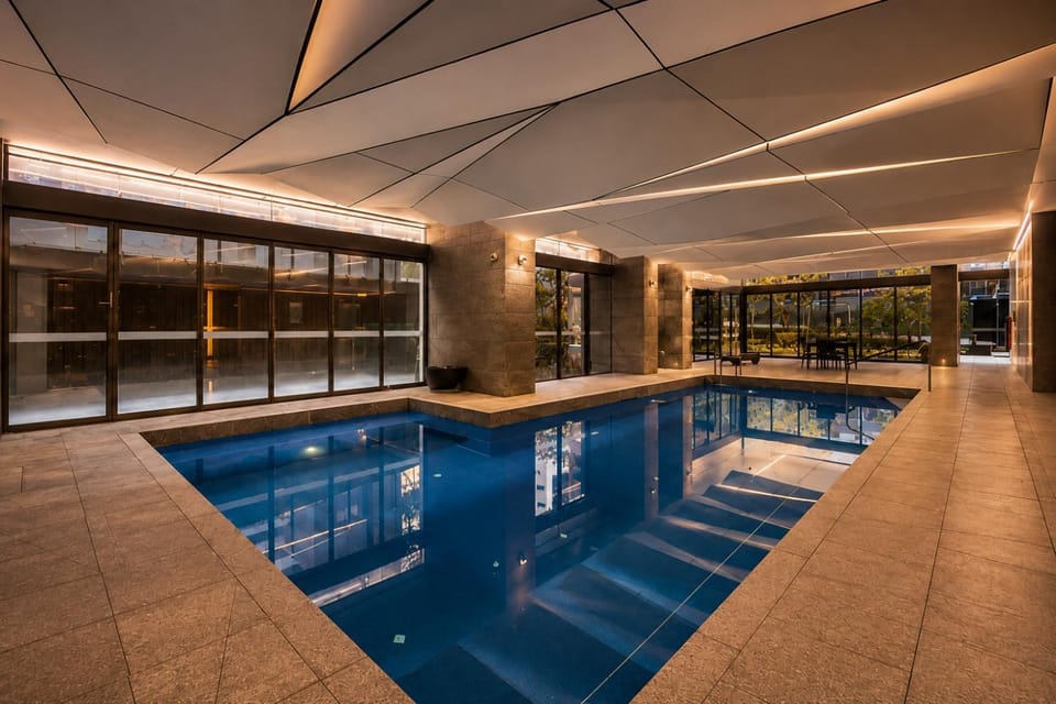Stylish 2BR CBD - Balcony, Pool & Gym Apartment in Melbourne