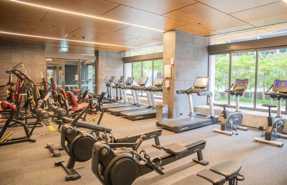 Stylish 2BR CBD - Balcony, Pool & Gym Apartment in Melbourne