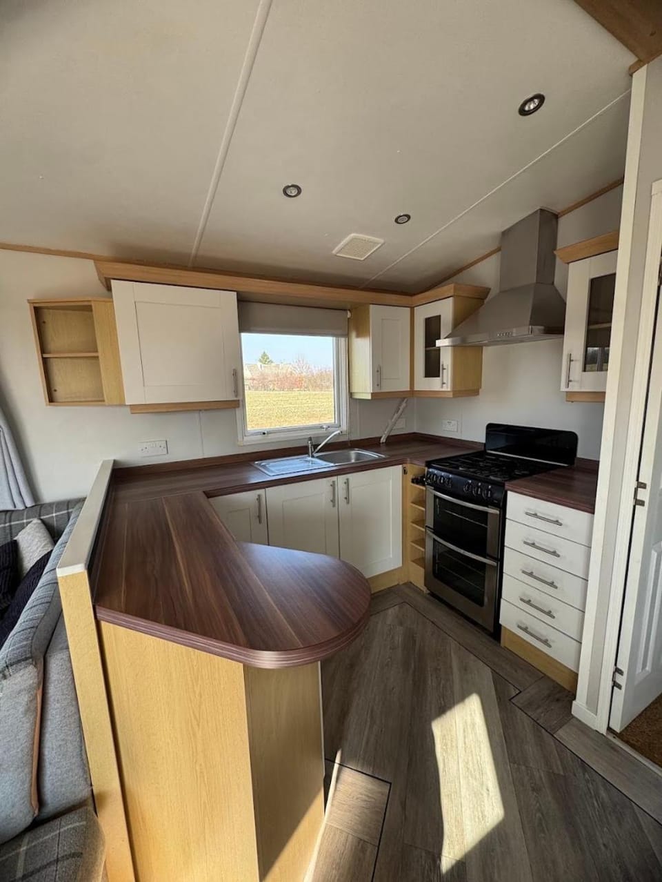 Kitchen or kitchenette, Kitchen or kitchenette, Living room, Dining area, oven
