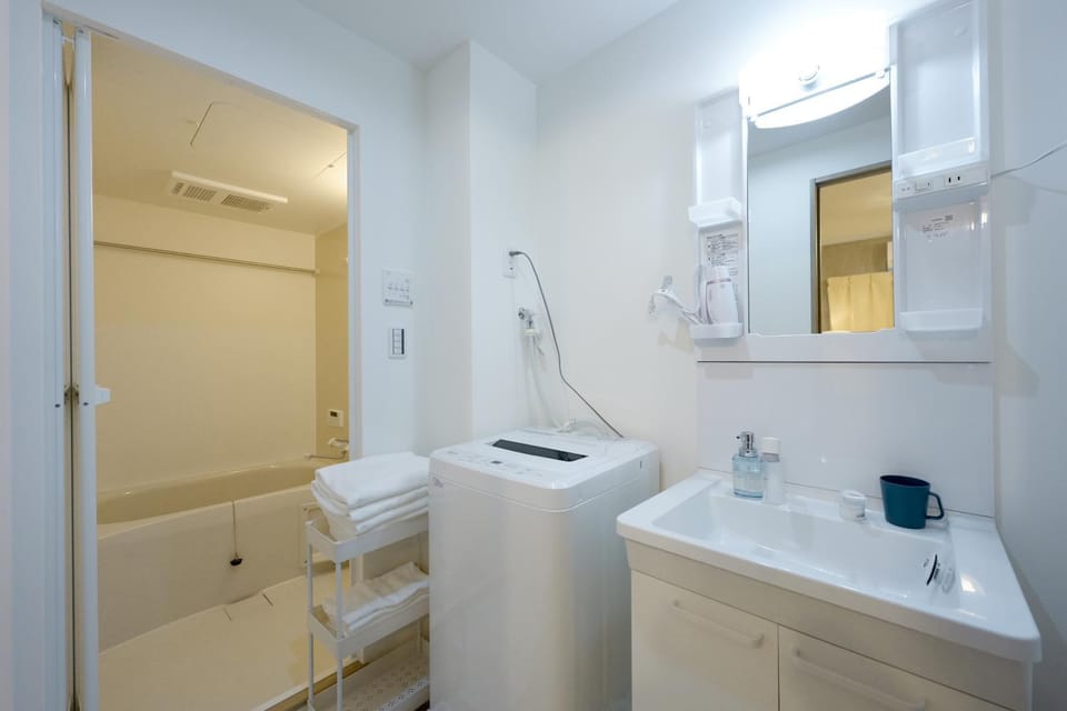New OPEN!難波まで電車で5分!花園町駅徒歩1分!ホテルリネン使用 401 Apartment in Osaka