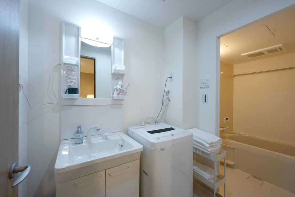New OPEN!難波まで電車で5分!花園町駅徒歩1分!ホテルリネン使用 402 Apartment in Osaka