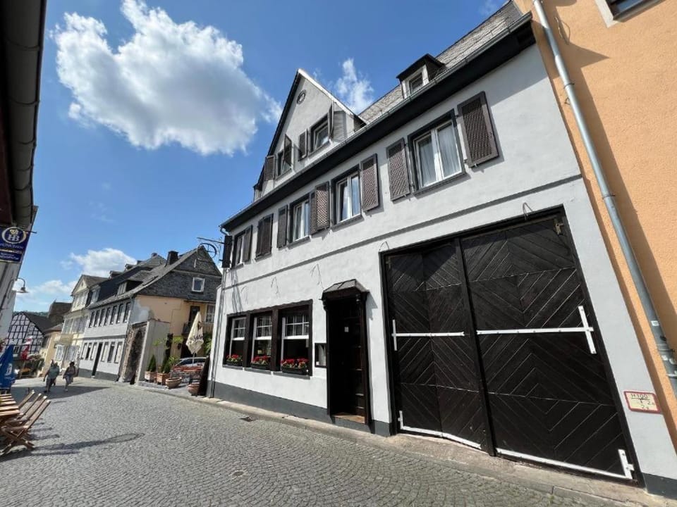 Property building, Restaurant/places to eat