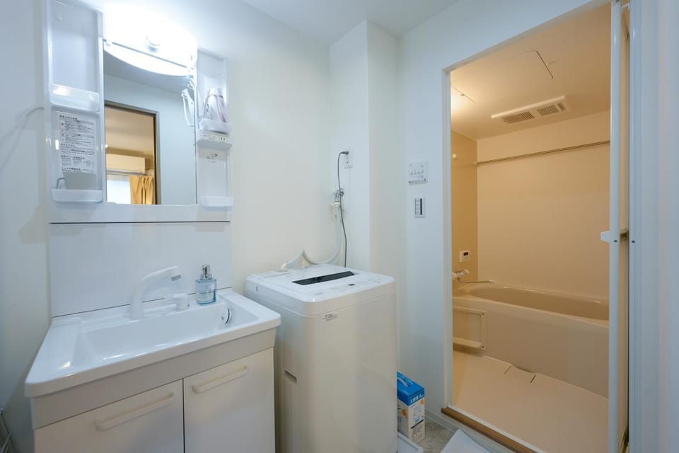 New OPEN!難波まで電車で5分!花園町駅徒歩1分!ホテルリネン使用 403 Apartment in Osaka