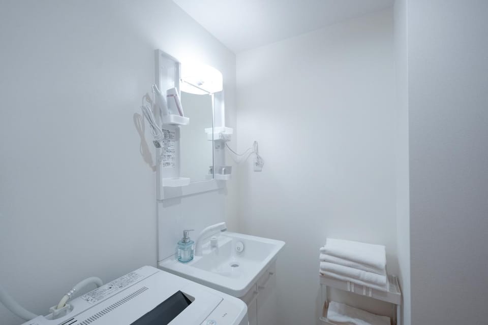 New OPEN!難波まで電車で5分!花園町駅徒歩1分!ホテルリネン使用 404 Apartment in Osaka