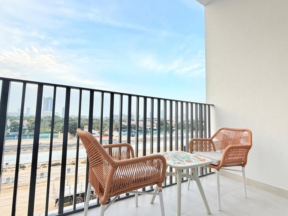 City Glow Comfort Studio - Oasis Pool Apartment in Dubai