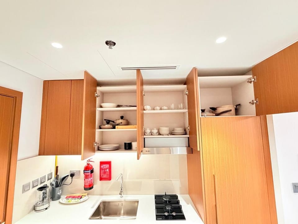 City Glow Comfort Studio - Oasis Pool Apartment in Dubai