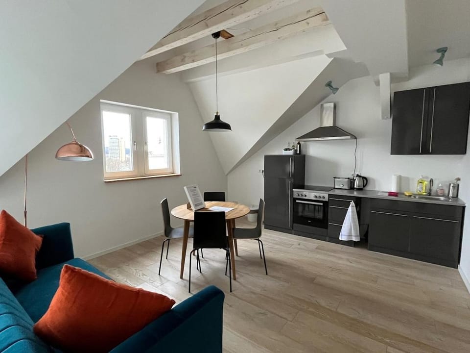 Kitchen or kitchenette, Seating area, Dining area