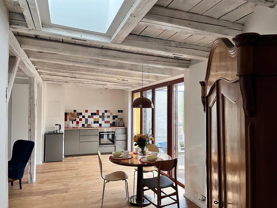 Kitchen or kitchenette, Photo of the whole room, Dining area