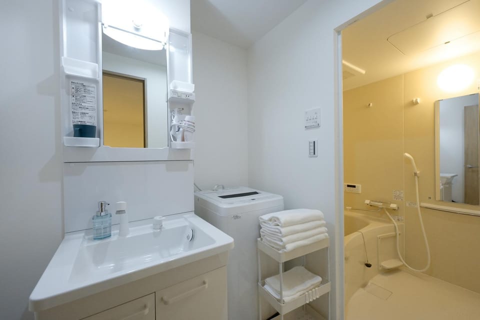 New OPEN!難波まで電車で5分!花園町駅徒歩1分!ホテルリネン使用 105 Apartment in Osaka